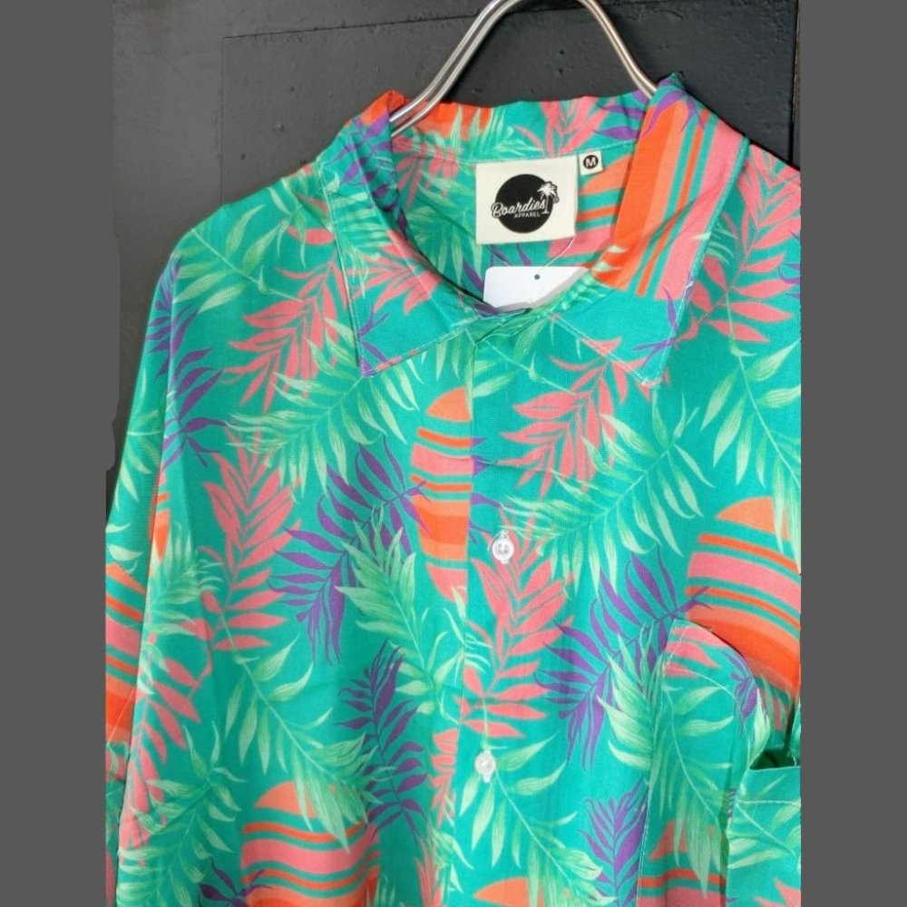 Boardies Rising Palms Men's Swim Shirt. NWT. Small. Green. Orange. Purple